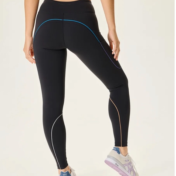 Outdoor Voices Frostknit 7/8 Leggings - Black/rainbow reflective OV BNWT! - Picture 4 of 10